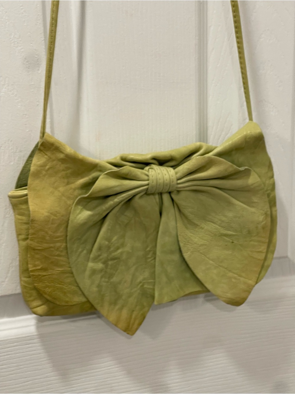 Susan Farber Collections  Green Leather Bow Shoulder Bag - Picture 3 of 16